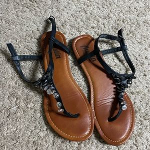 BEAUTIFUL BEJEWELED WOMENS SIZE 8 SANDALS